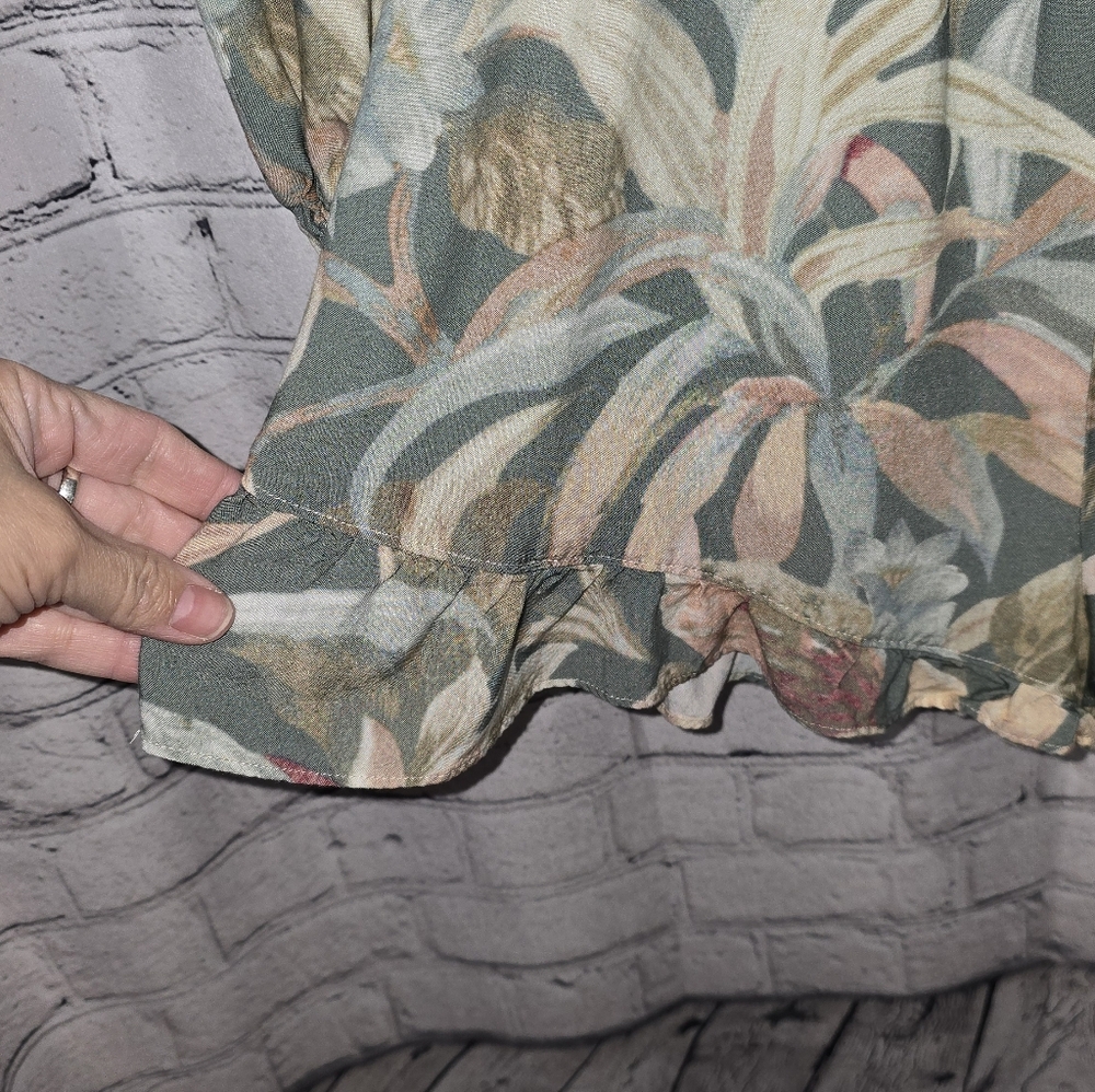 Show Me Your MuMu Floral Longsleeve Romper Size Medium - Picture 5 of 12